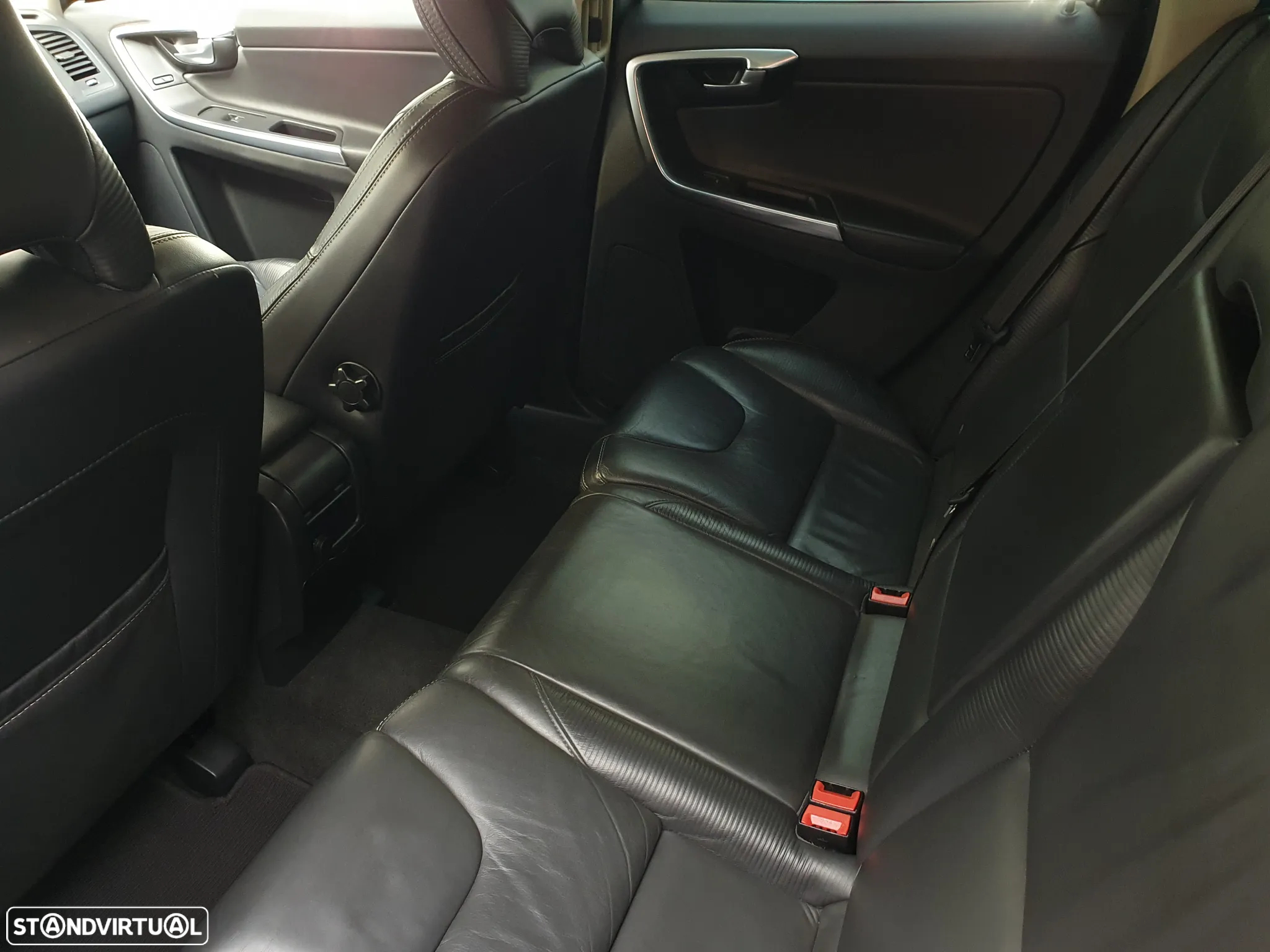 Volvo XC 60 2.0 D4 R-Design - 22