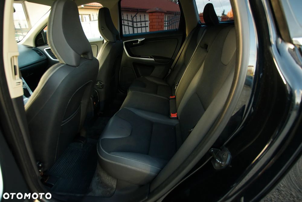 Volvo XC 60 2.4D AWD Kinetic - 22