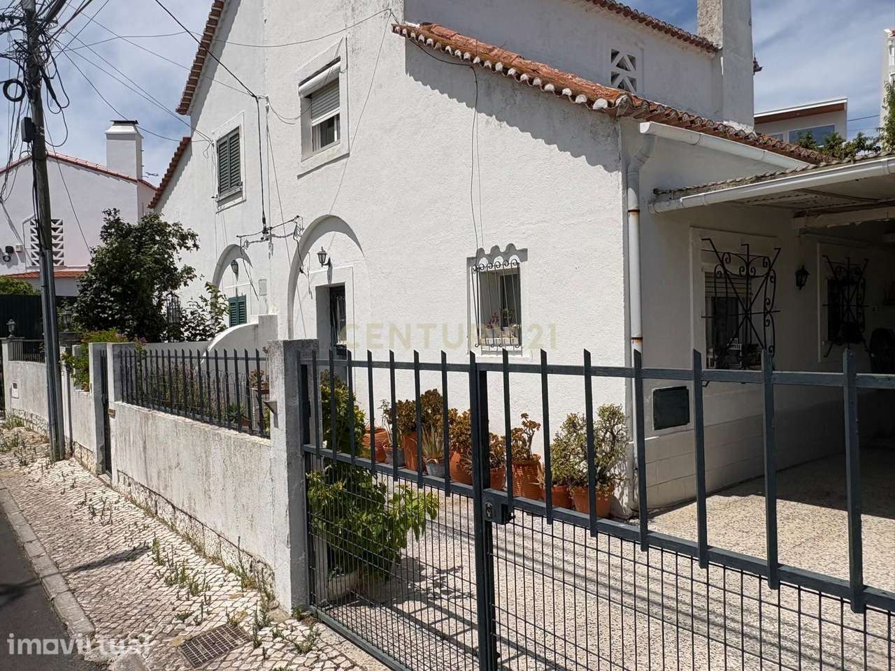 Moradia Geminada em Almada com Estacionamento e Luz Natural - Grande imagem: 2/15