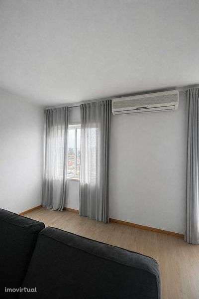 T1 Lumiar | Varanda, Garagem e Excelente Luz Natural - Grande imagem: 3/12