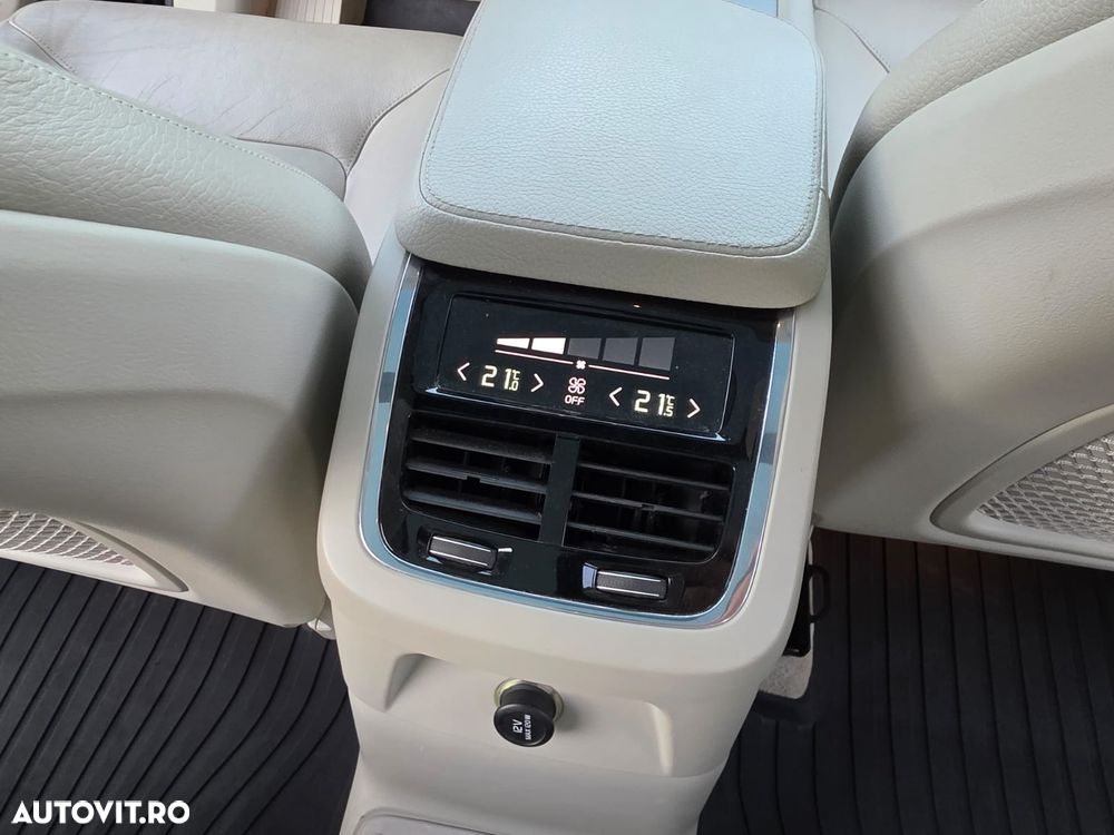 Volvo XC 90 T8 AWD Twin Engine Geartronic Momentum - 23