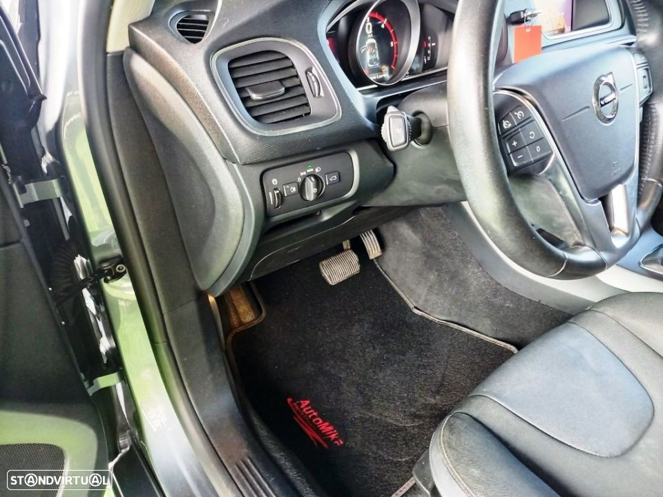 Volvo V40 2.0 D2 Momentum Geartronic - 25
