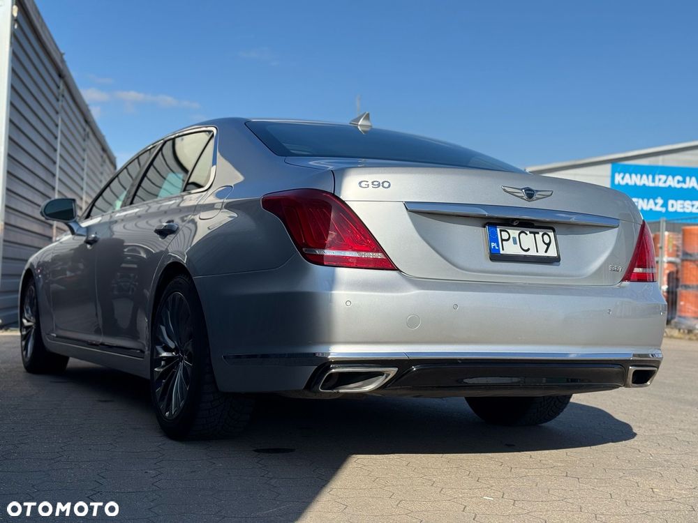 Genesis G90 - 24