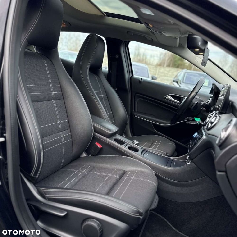 Mercedes-Benz GLA - 32