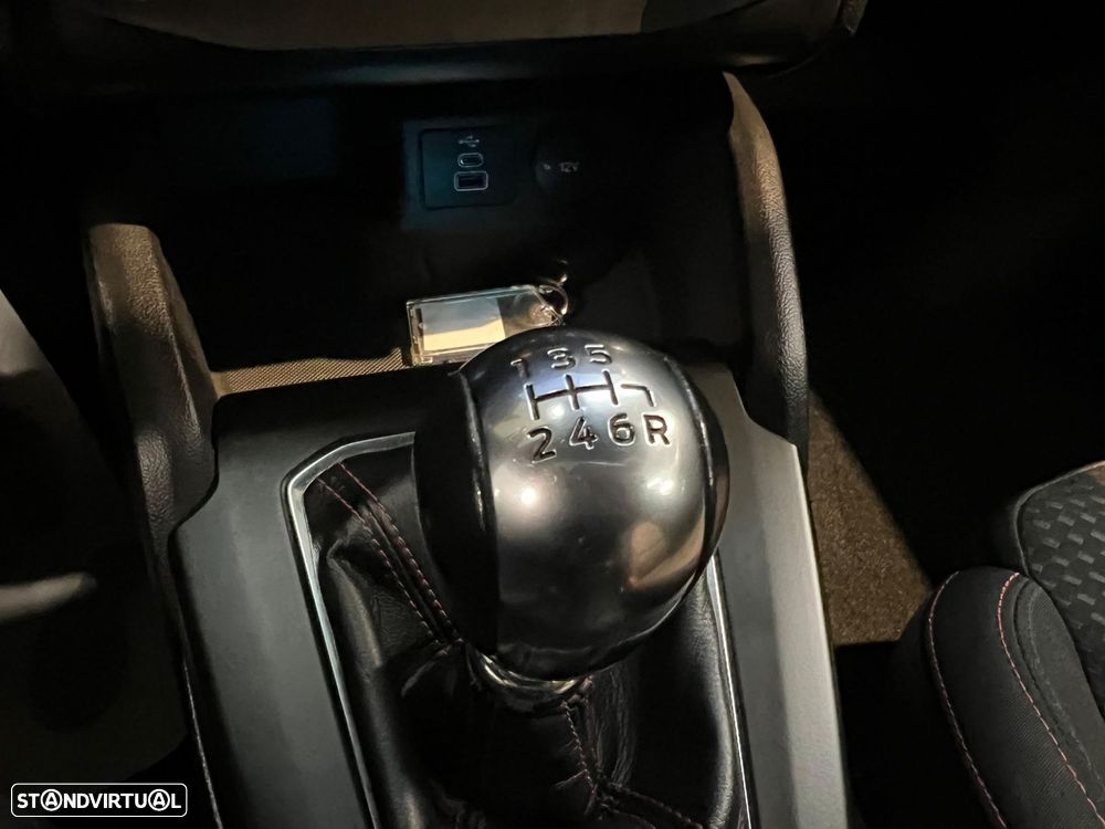 Ford Focus 1.0 EcoBoost MHEV ST-Line - 22