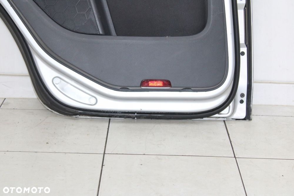 VW GOLF V 5 PLUS 2005R- DRZWI LEWY LEWE TYŁ TYLNE LA7W - KOD LAKIERU - 8