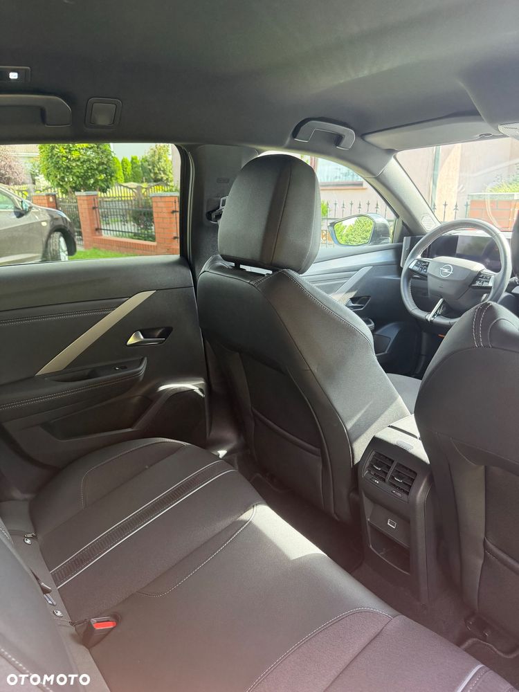 Opel Astra 1.2 Turbo GS Line - 11