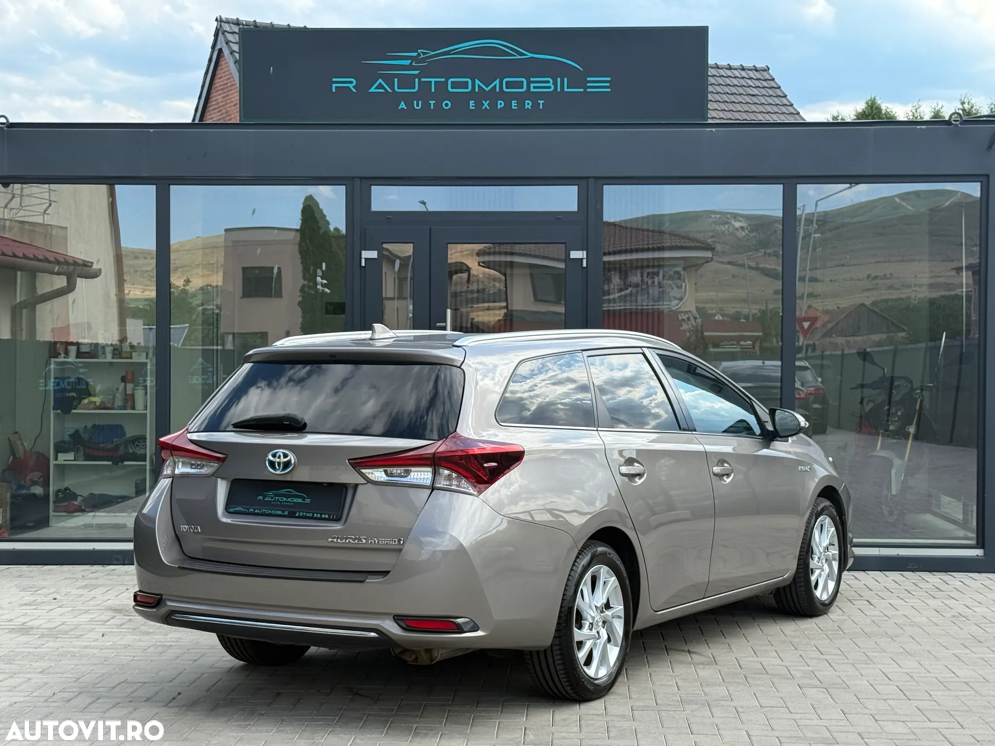 Toyota Auris 1.8 VVT-i Hybrid Automatik Touring Sports Design Edition - 3