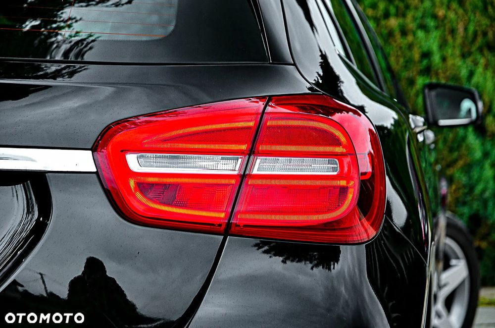 Mercedes-Benz GLA 180 7G-DCT AMG Line - 21