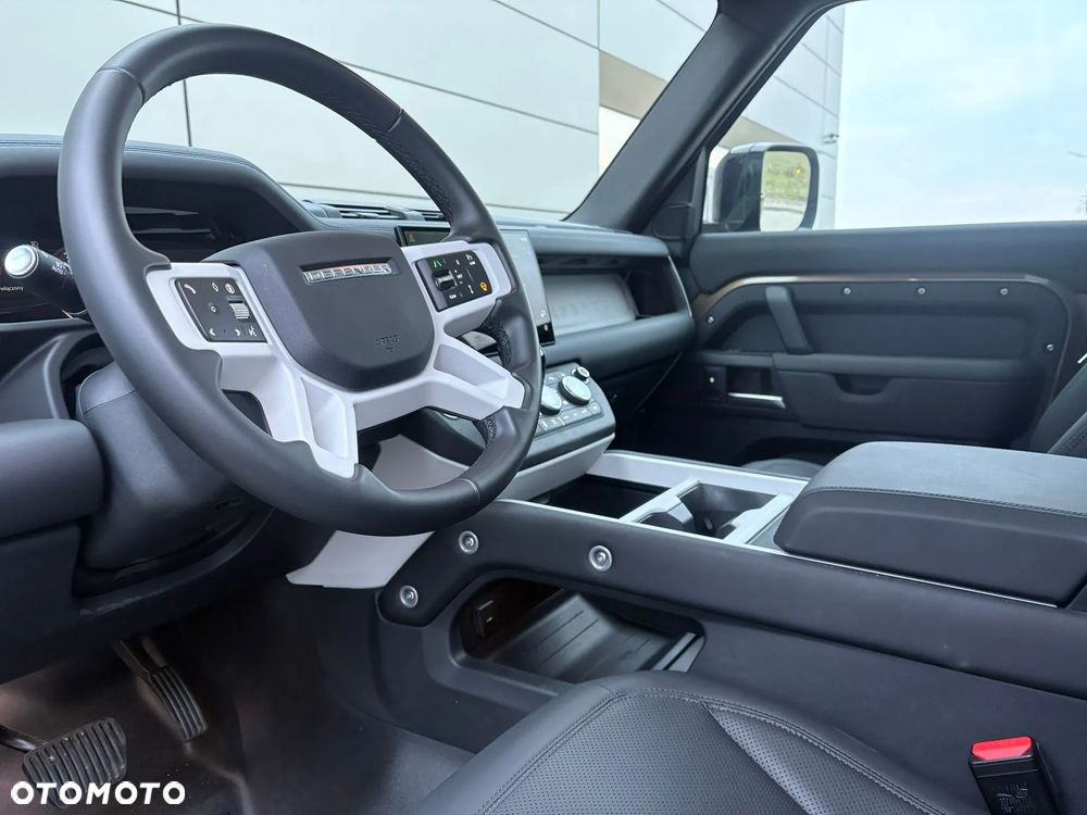 Land Rover Defender - 6