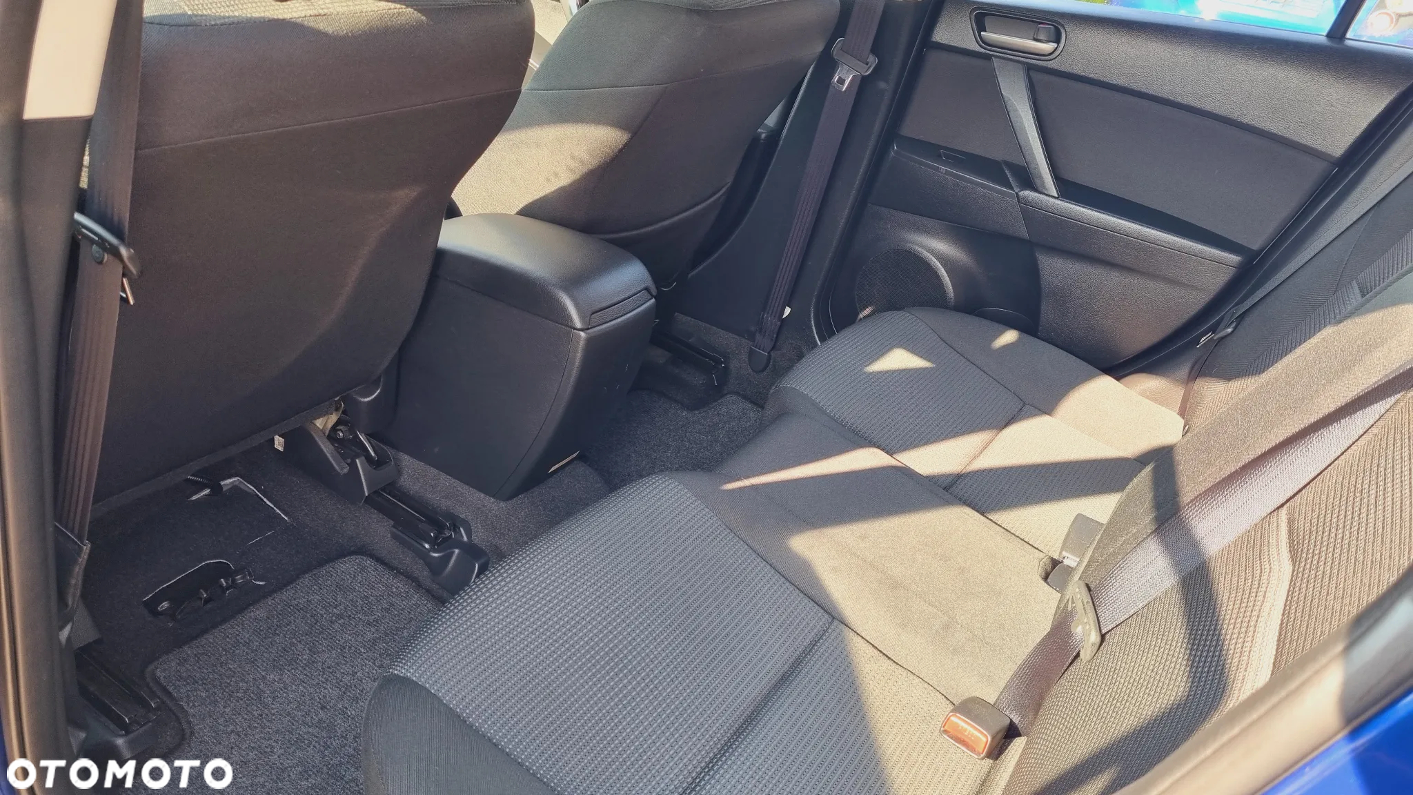 Mazda 3 1.6 Exclusive + - 24