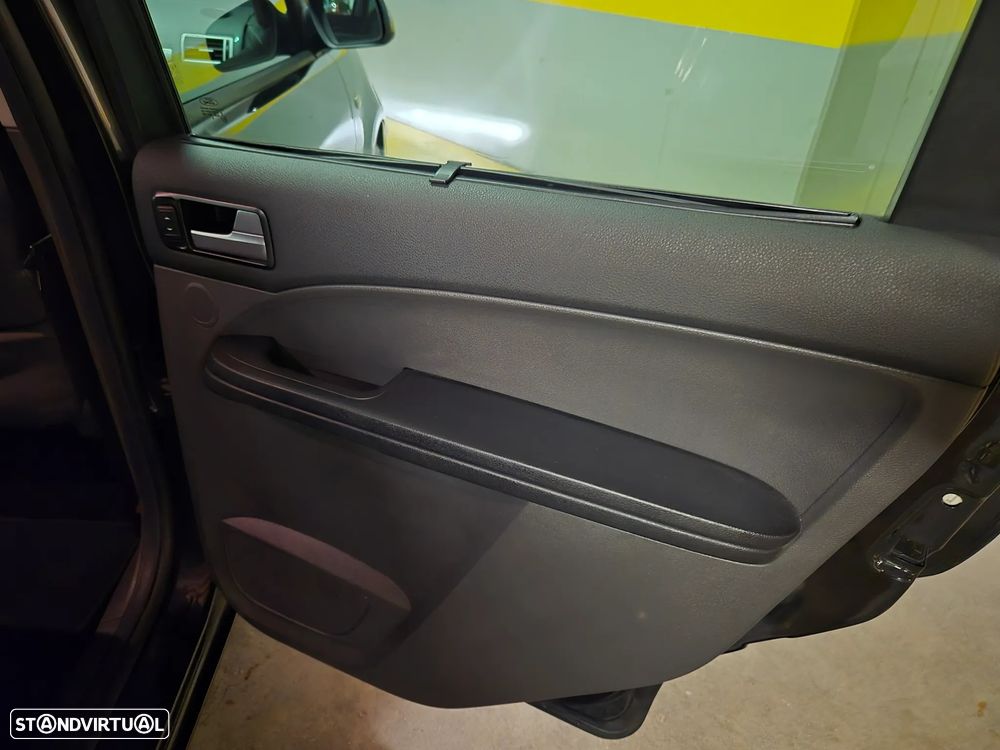Ford Focus C-Max 1.6 TDCi Trend - 33