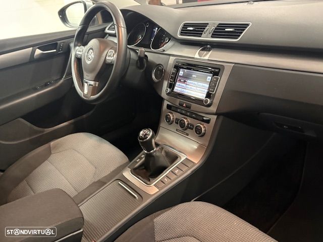 VW Passat 1.6 TDI BlueMotion - 22