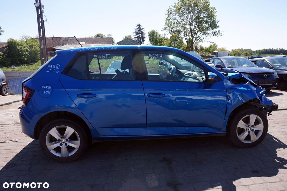 SKODA FABIA III NJ3 5D HB 2017 LF5W 1.2 TSI CJZD 110KM PRQ NIEBIESKI na części - 6