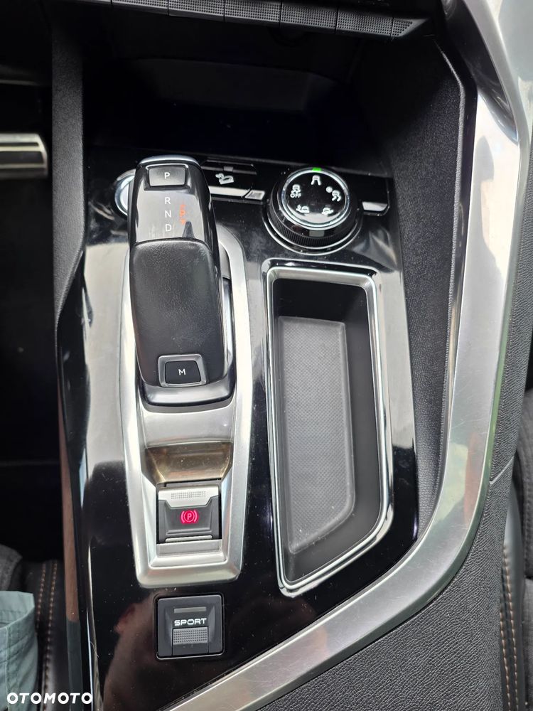 Peugeot 5008 1.6 THP Active S&S EAT6 - 21