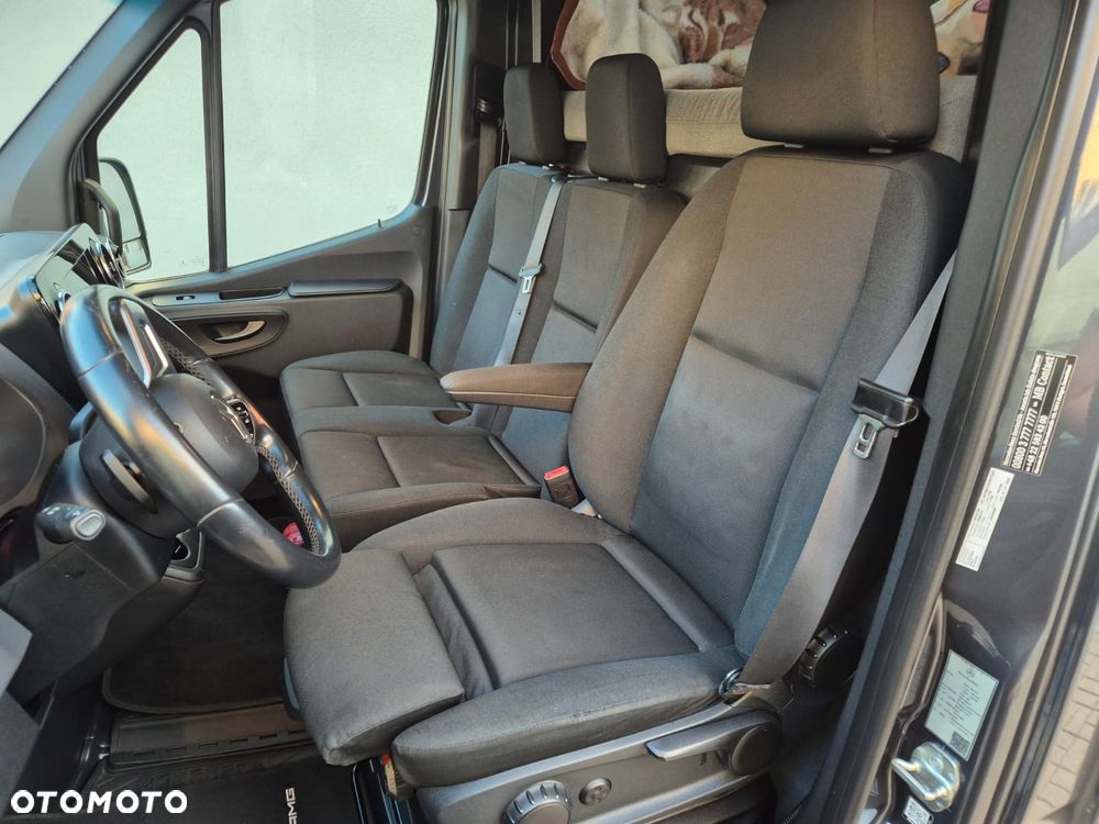 Mercedes-Benz Sprinter - 12