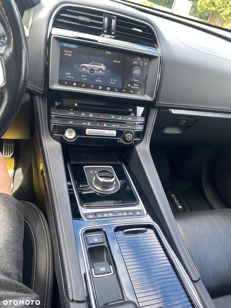 Jaguar F-Pace - 9