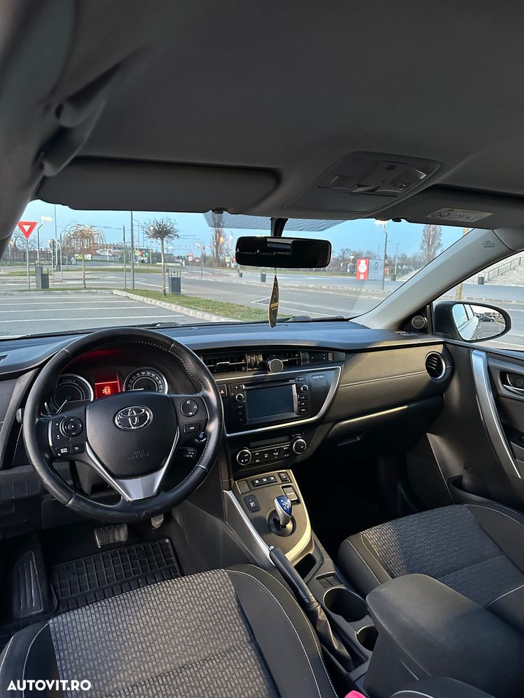 Toyota Auris 1.8 L VVT-i HSD Sol - 7