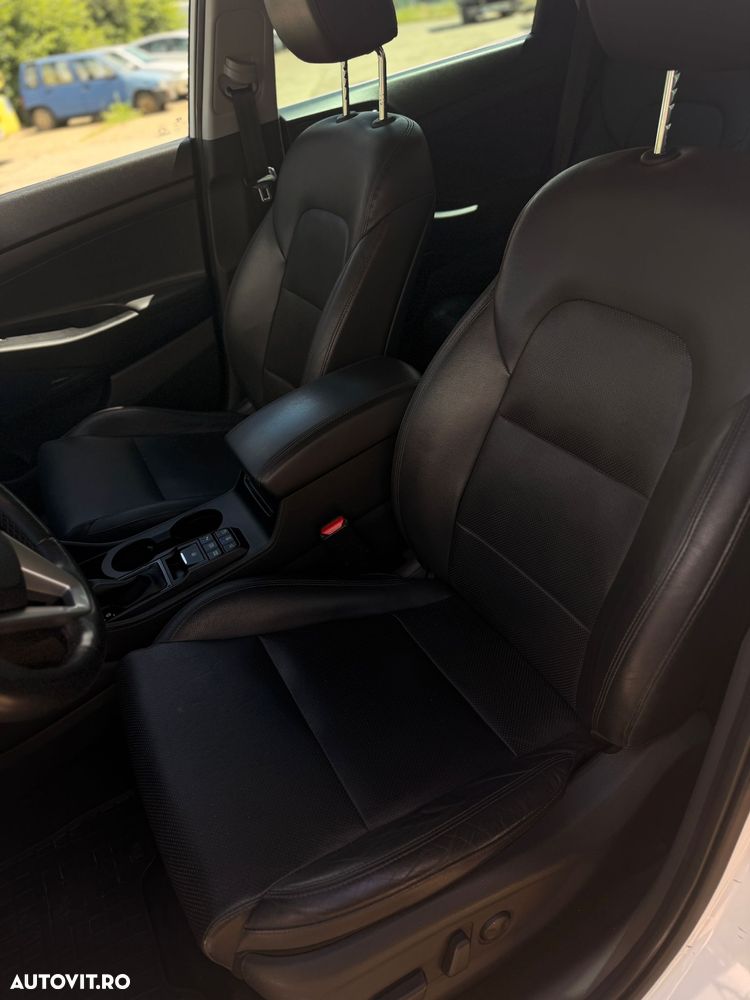 Hyundai Tucson 2.0 CRDI 4WD 8AT Luxury - 16