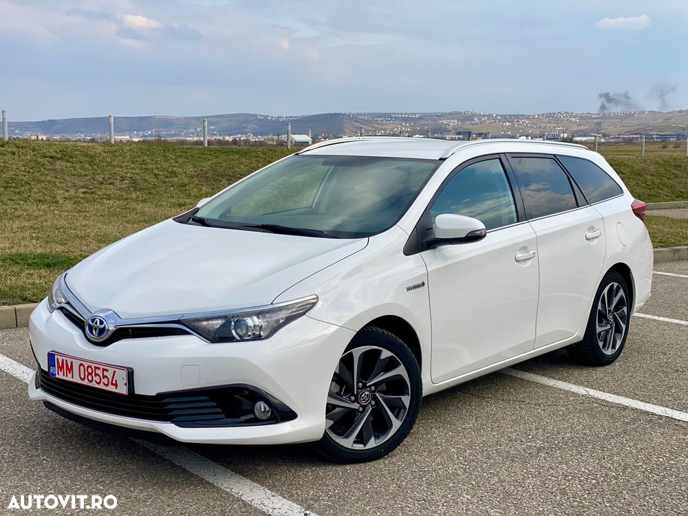 Toyota Auris 1.8 L VVT-i HSD Sol + - 1