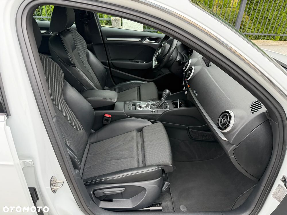 Audi A3 Sportback 1.4 TFSI e-tron S line Sportpaket - 11