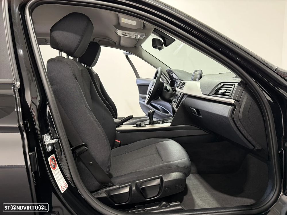 BMW 318 d Line Luxury - 43