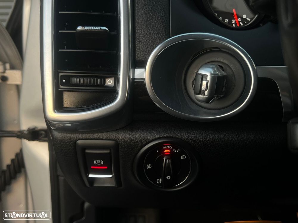 Porsche Cayenne - 23