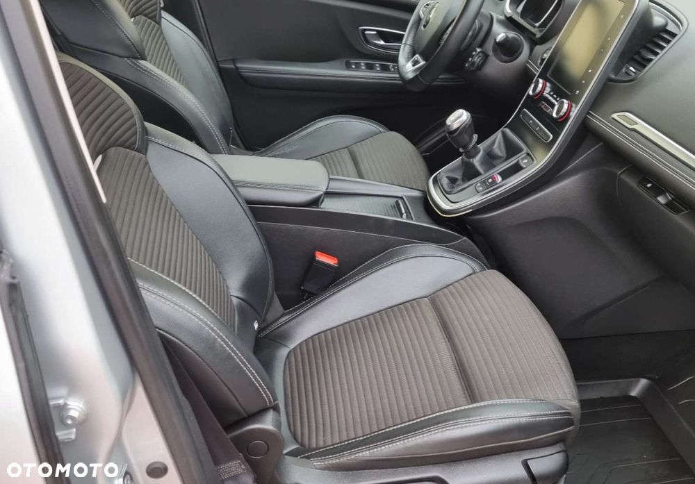 Renault Grand Scenic - 17