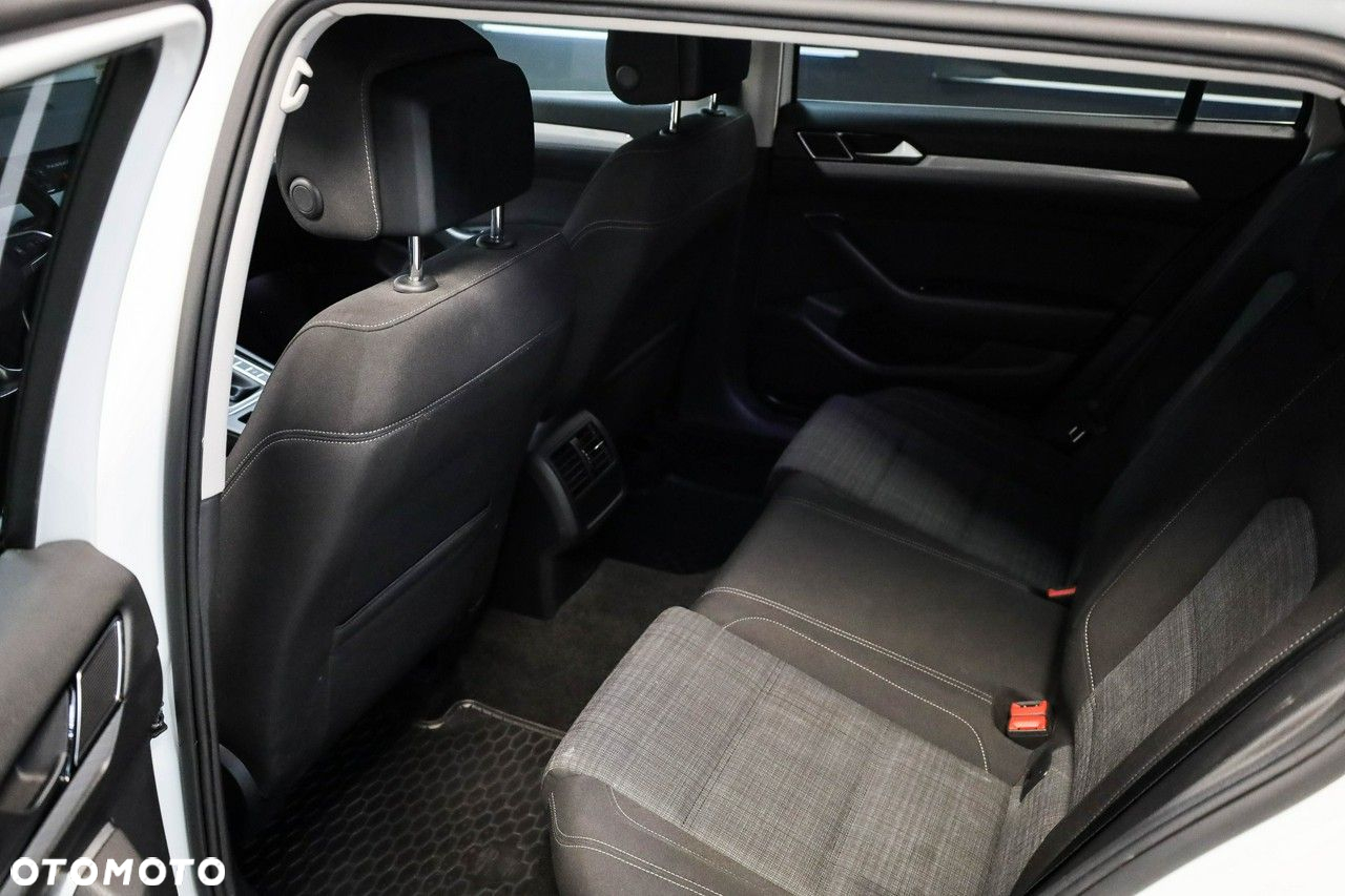 Volkswagen Passat - 21