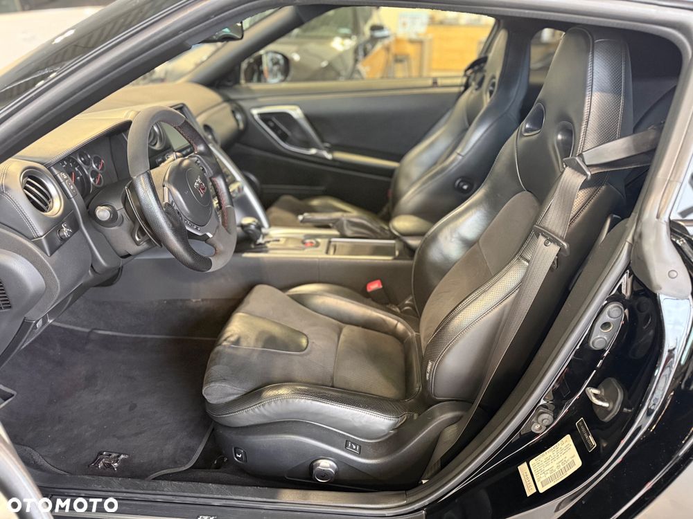 Nissan GT-R Black Edition - 6