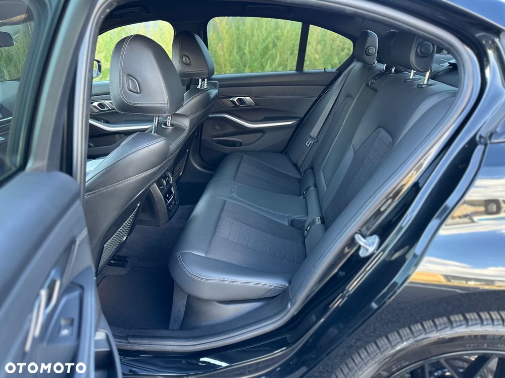 BMW Seria 3 330e Sport Line sport - 17