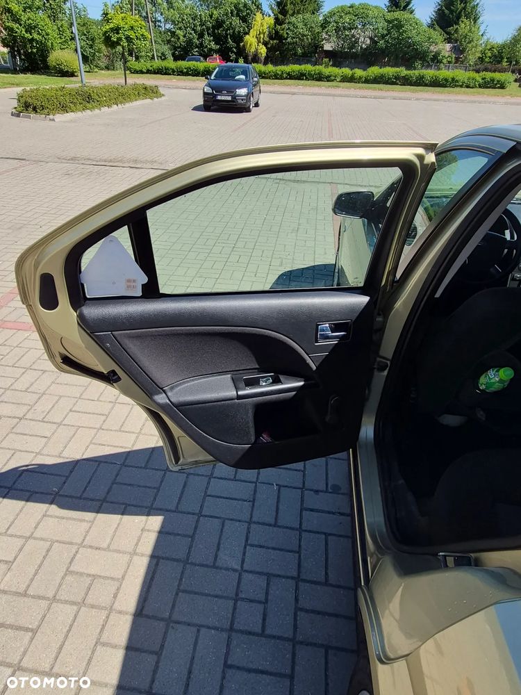 Ford Mondeo 1.8 Silver X - 13