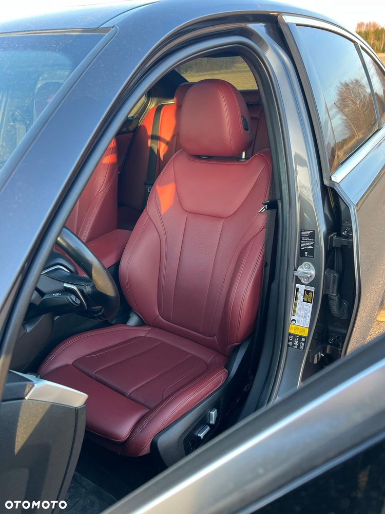BMW Seria 3 330i xDrive M Sport - 14