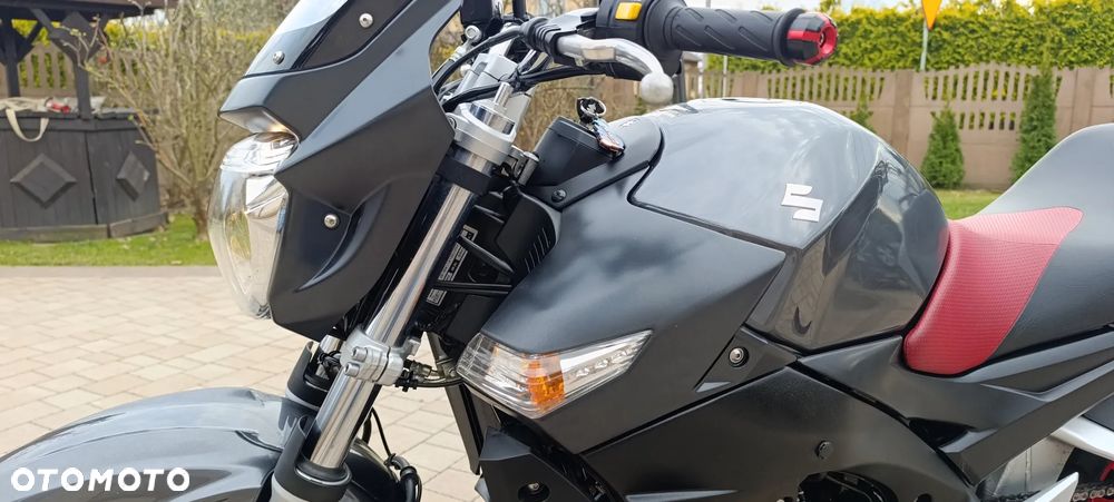 Suzuki GSR - 36