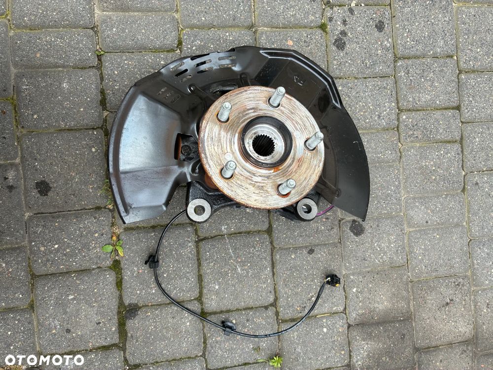 TOYOTA CH-R II Plug-in 23-> Zwrotnica przód piasta prawa - 2