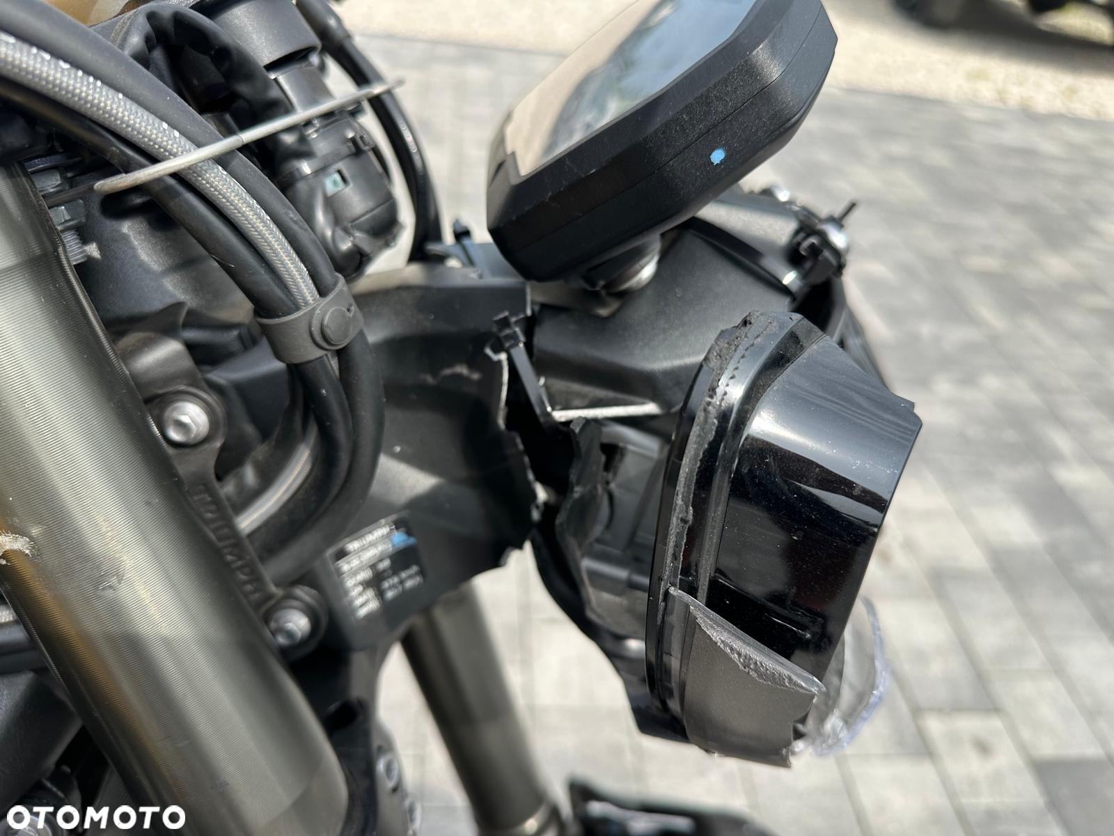 Triumph Street Triple - 15