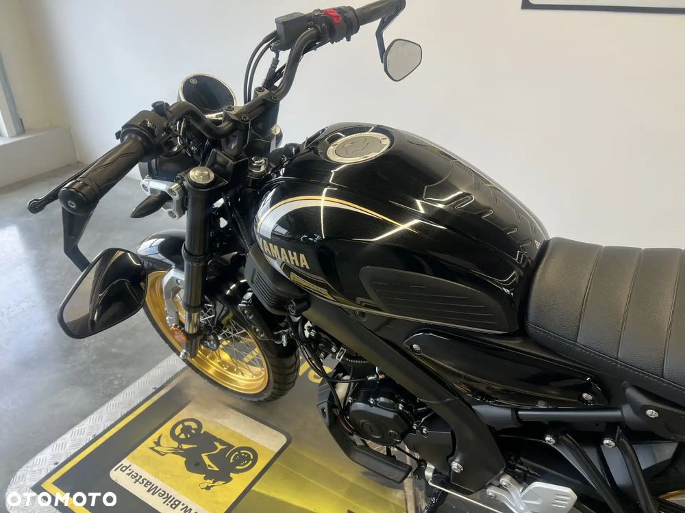 Yamaha XSR - 12