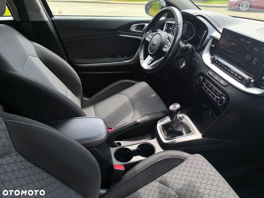 Kia Ceed 1.6 CRDi (48V Mild-Hybrid) Vision - 16