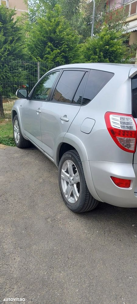 Toyota RAV4 2.2 D-4CAT 4WD Aut Luxury 18" - 9