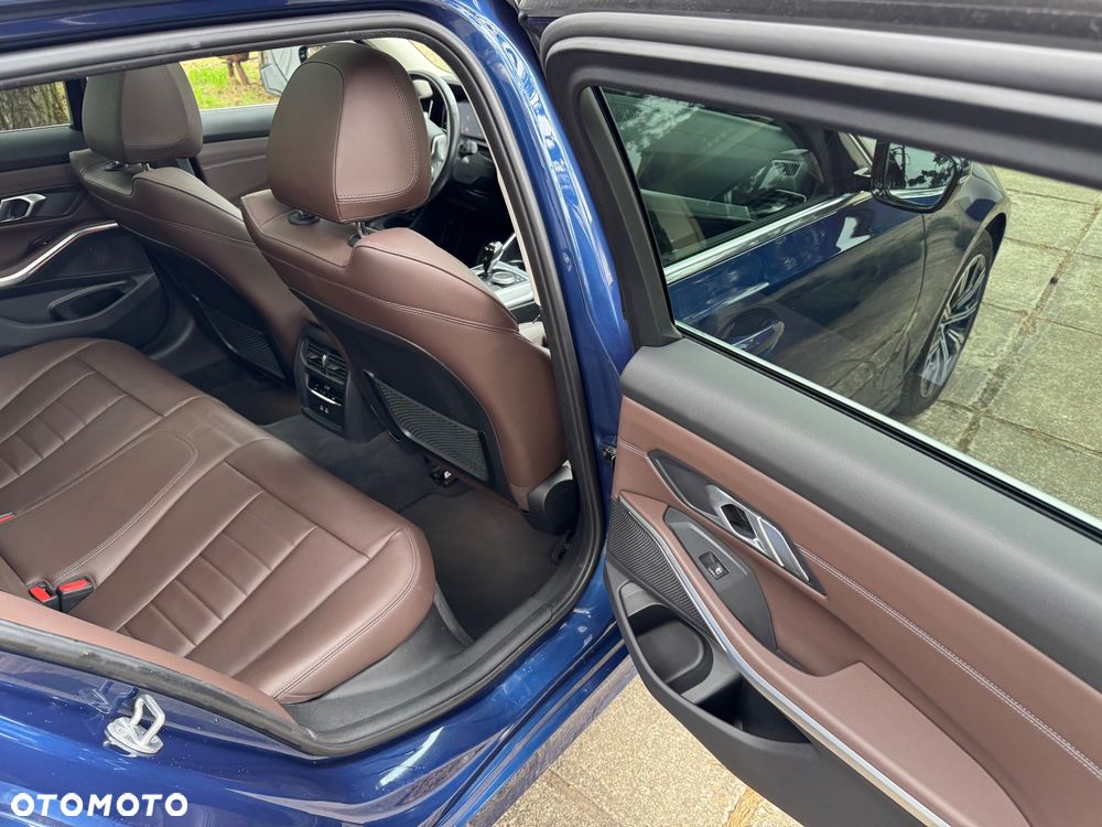 BMW Seria 3 320d xDrive Luxury Line sport - 17