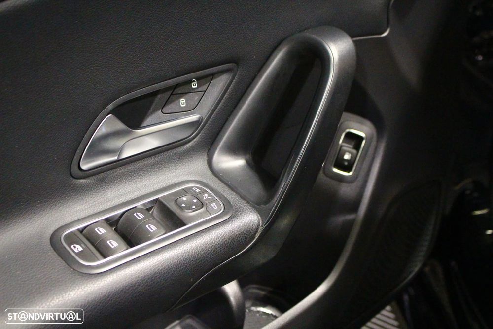 Mercedes-Benz CLA 250 e Progressive - 24
