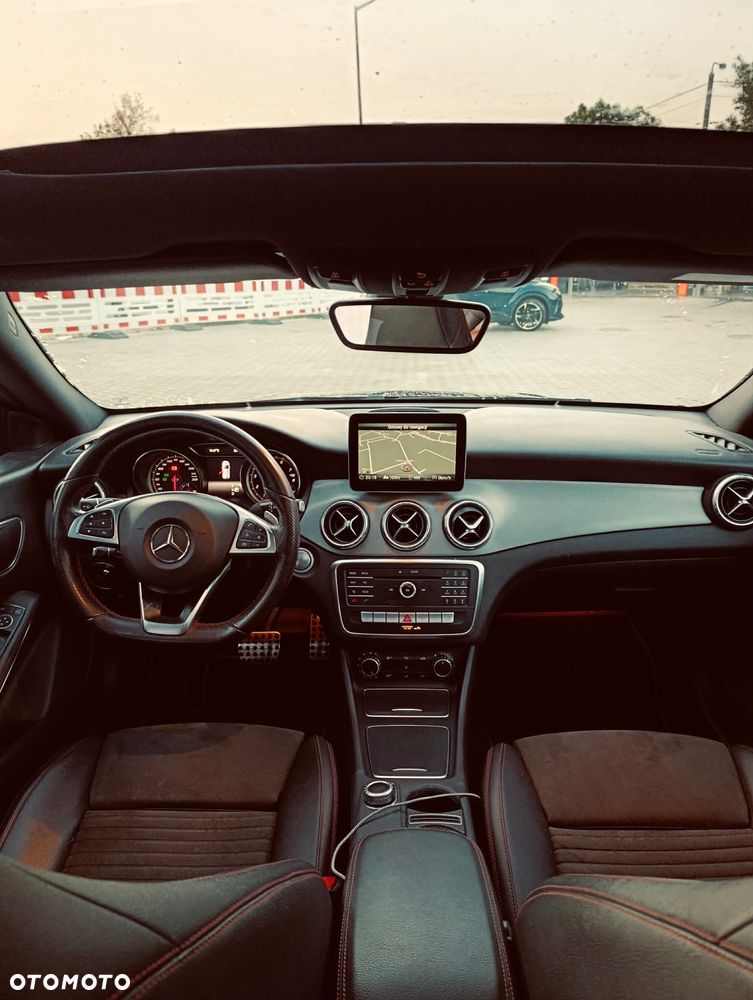 Mercedes-Benz CLA 180 7G-DCT AMG Line - 12