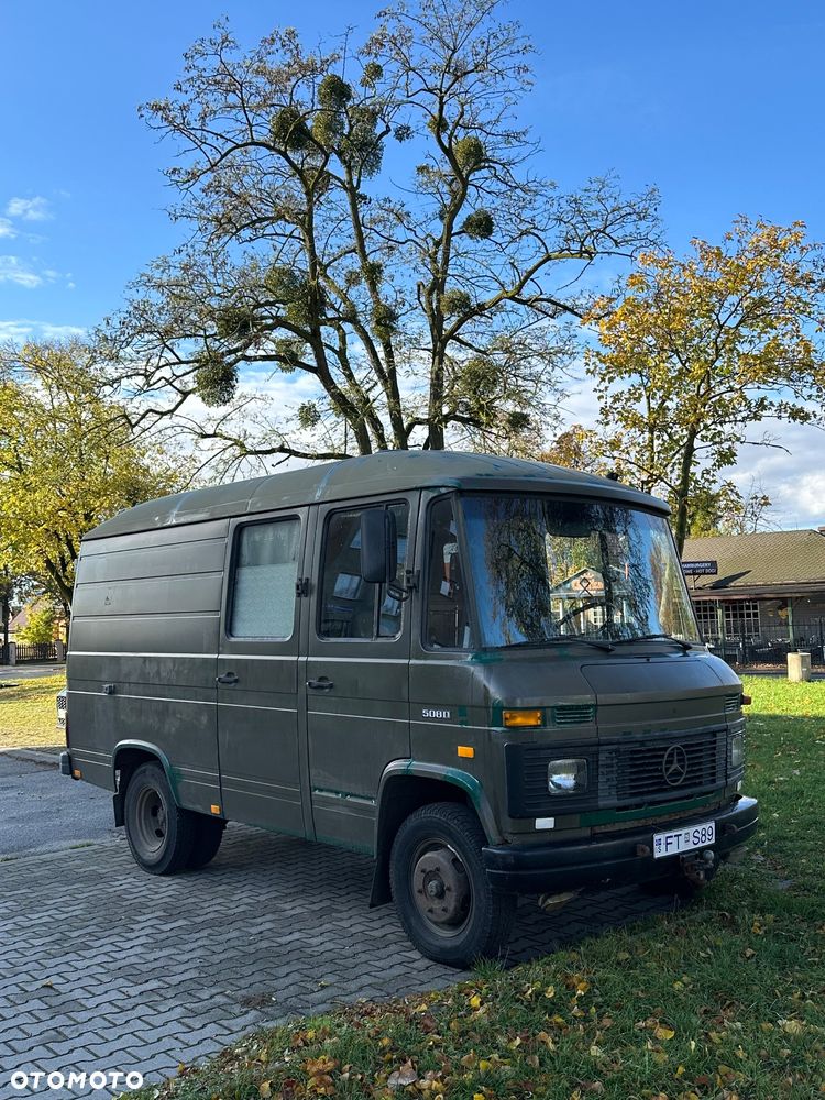 Mercedes-Benz 508 - 1