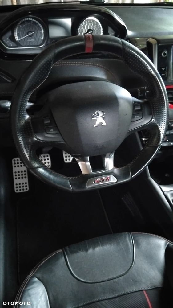 Peugeot 208 GTI 200 THP - 18