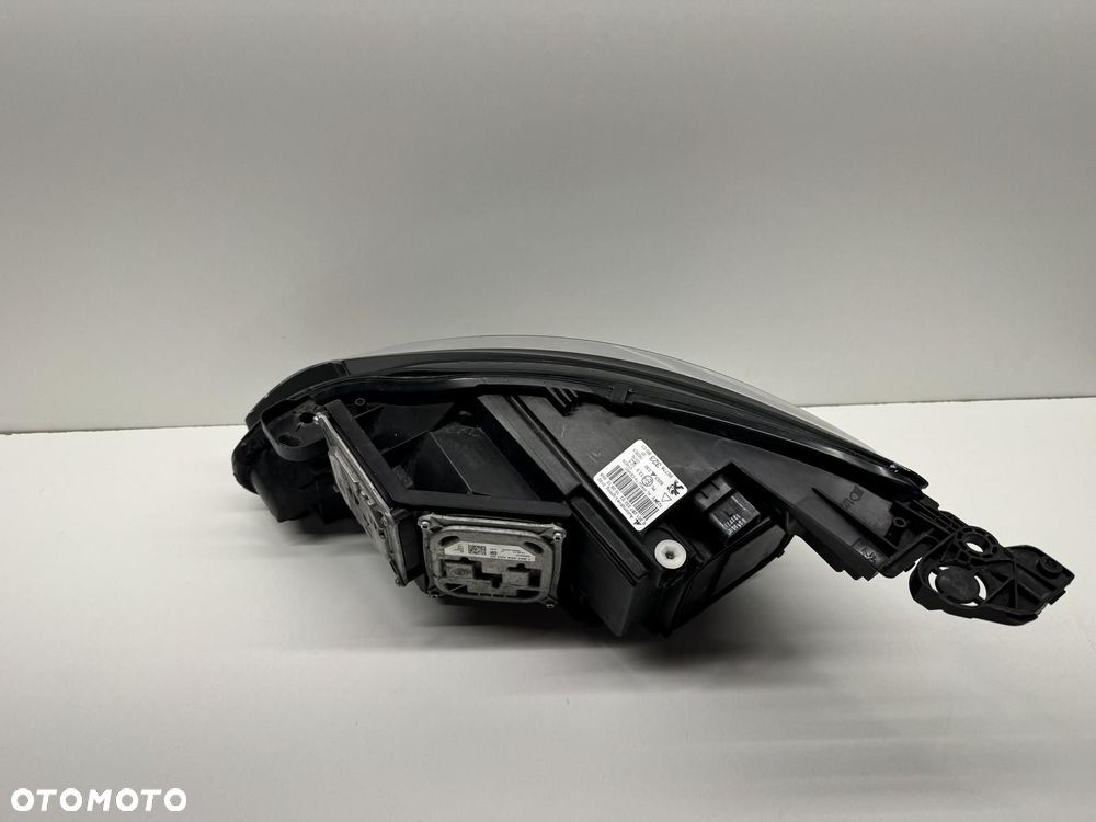 Przednia Prawa Lampa  Peugeot 308 t9 full led  9677832380 - 2