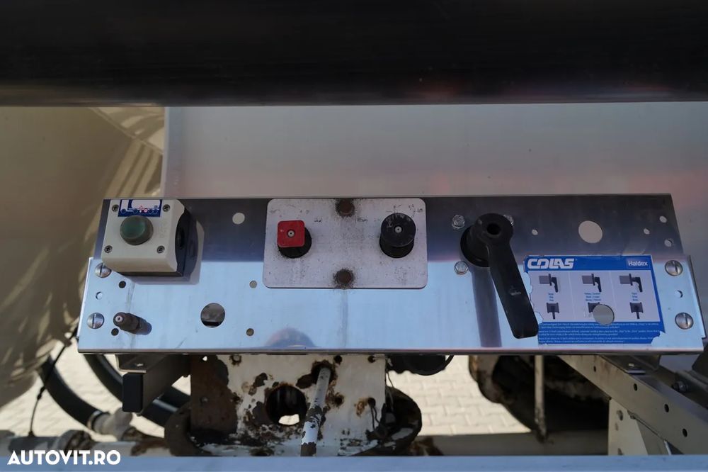 Feldbinder / REMORCA CIMENT / 3 COMPARTIMENTE / 37.000 L / SILOC / PENTRU MATERIALE VRAC / AXĂ RIDICATĂ / SAF / JANTE DIN ALIAJ - 19