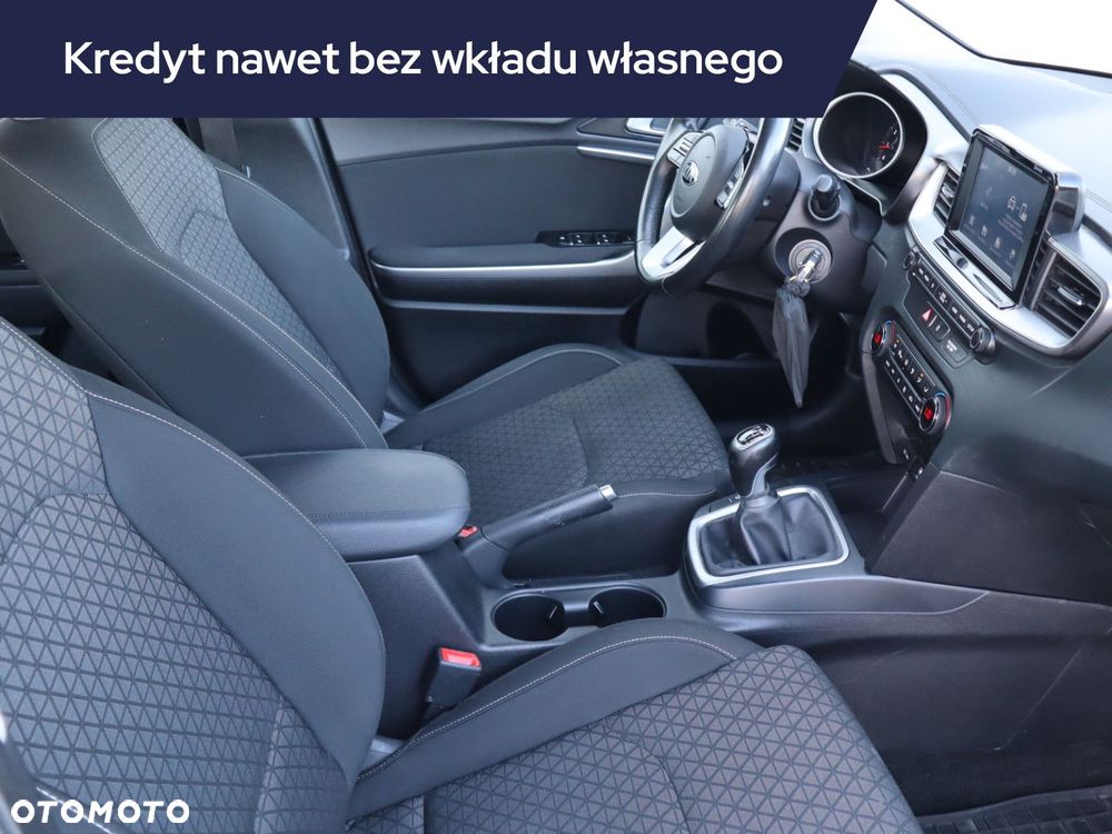 Kia Ceed - 11