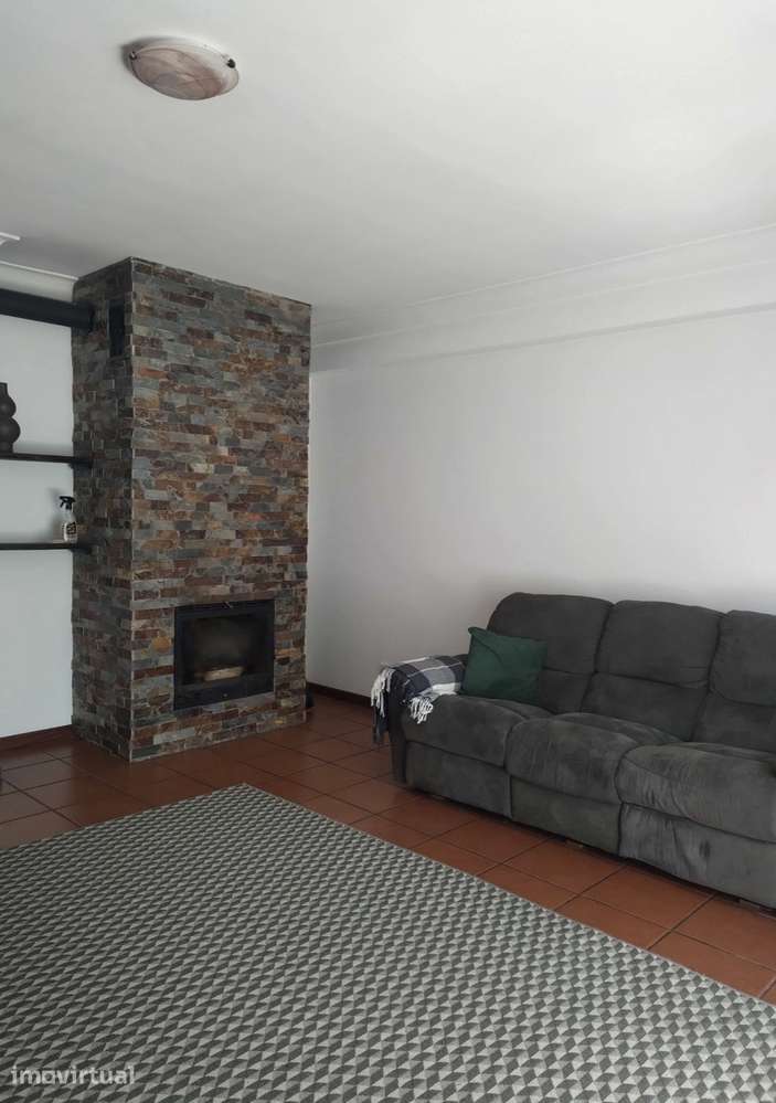 Arrendamento T3 em São Jorge
900 € - Grande imagem: 2/11