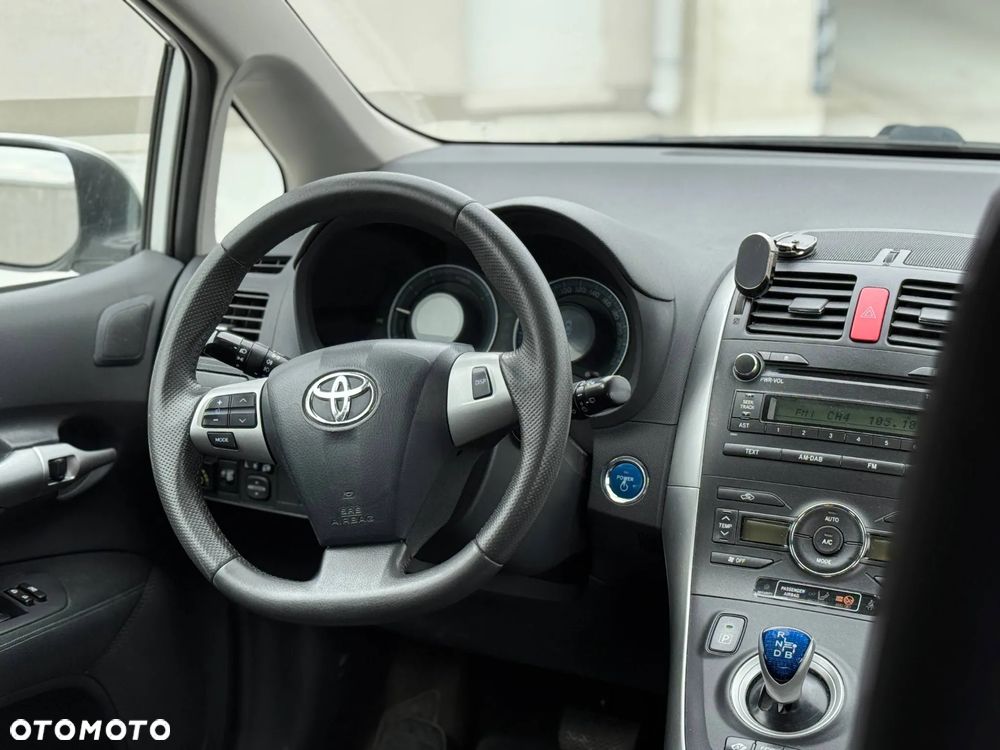 Toyota Auris 1.8 HSD Luna - 2