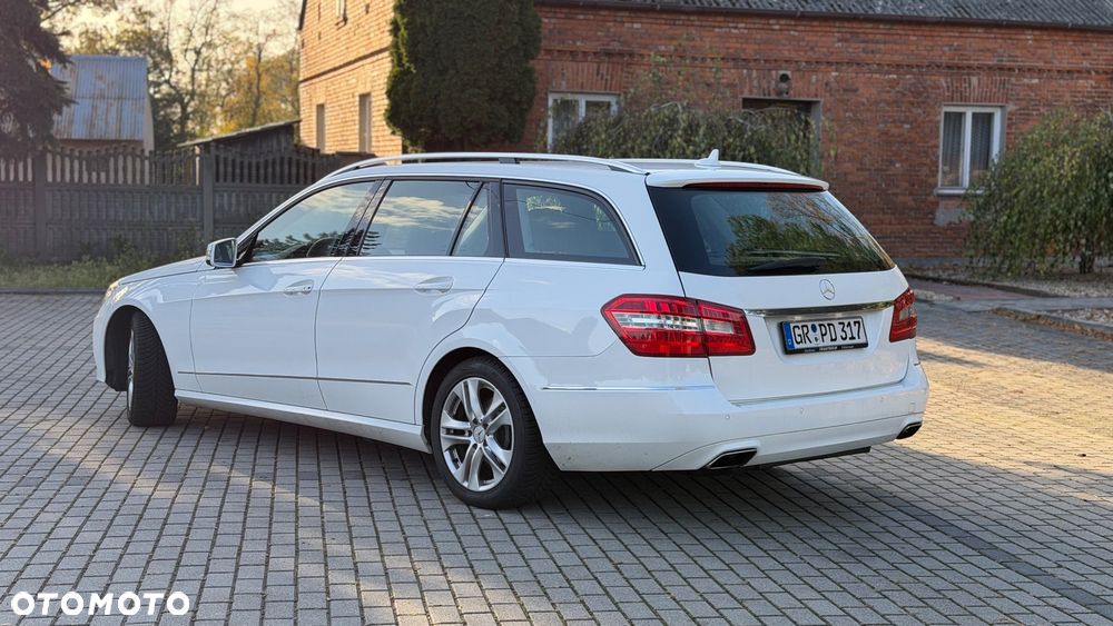 Mercedes-Benz E-Class 2012 photo 3